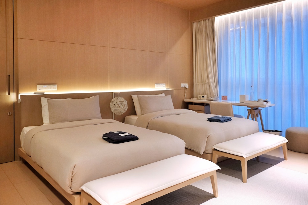 Lake-View Twin Room