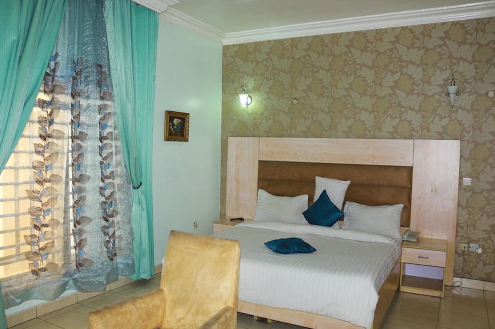 Deluxe Room - Photo 5