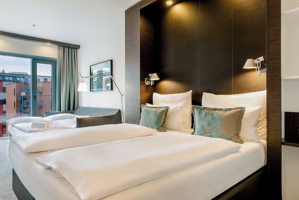 Deluxe Room (2 Adults + 1 Child)