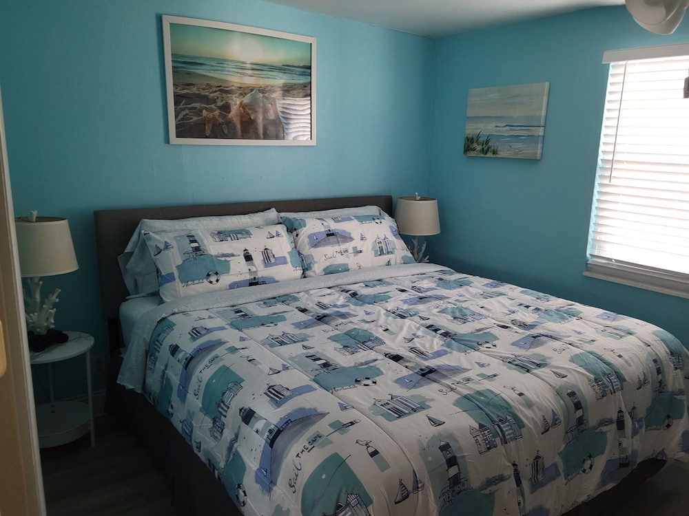 Cottage, 1 King Bed (Unit D)