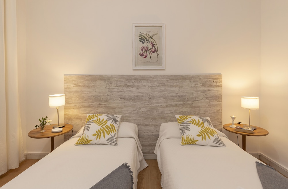 Habitación doble económica, con cama supletoria a petición del cliente photo 3