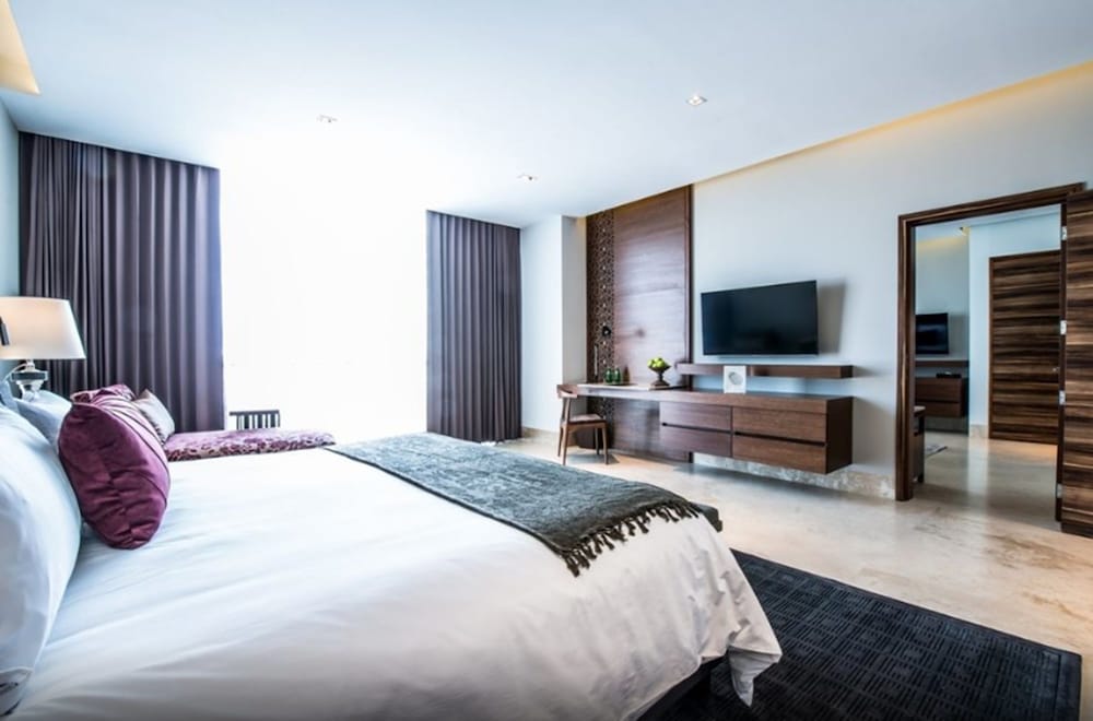 Square Suite