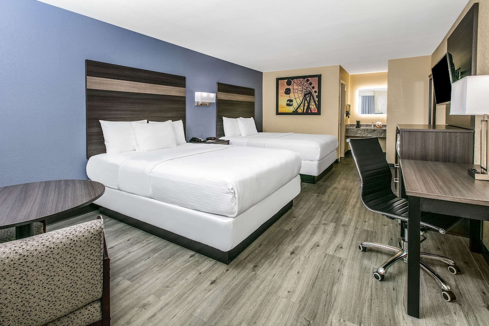 Room, 2 Queen Beds, Non Smoking - Photo 1