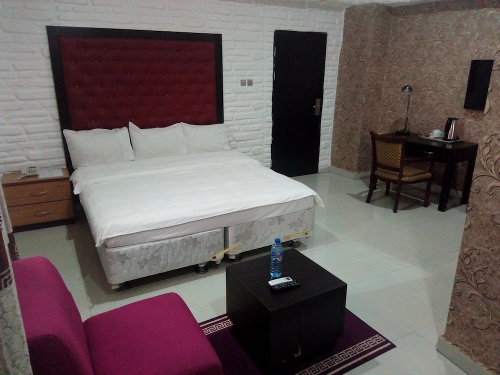 Executive Room - Photo 3