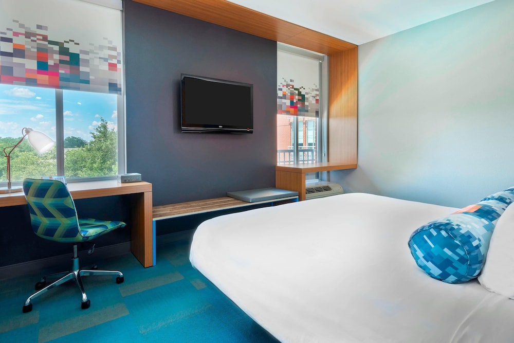 Room, 1 King Bed, City View (Hearing Accessible) photo 2