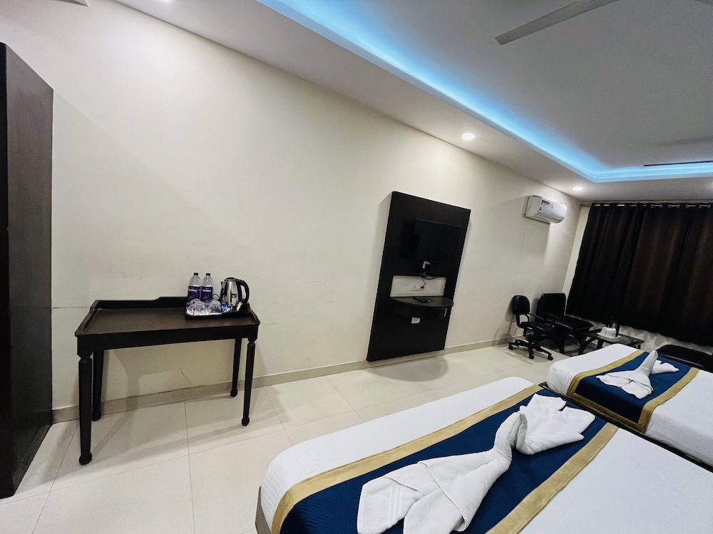 Family Room - Photo 8