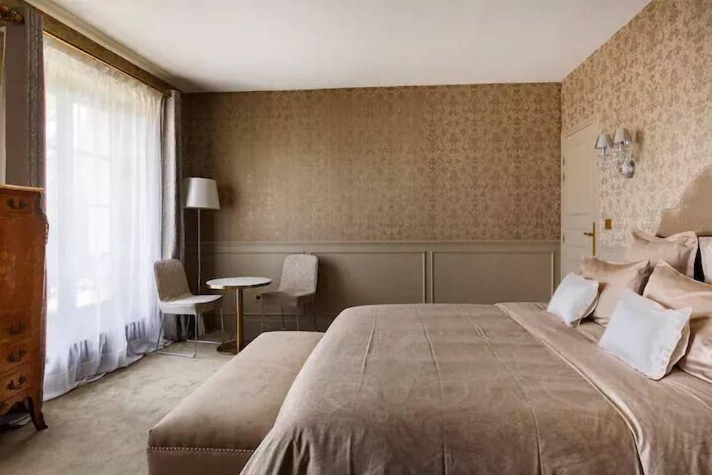 Superior Room, 1 King Bed, Garden View, Annex Building photo 1