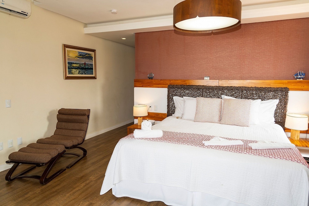 Luxury Suite, 1 King Bed, Jetted Tub, Sea View photo 1