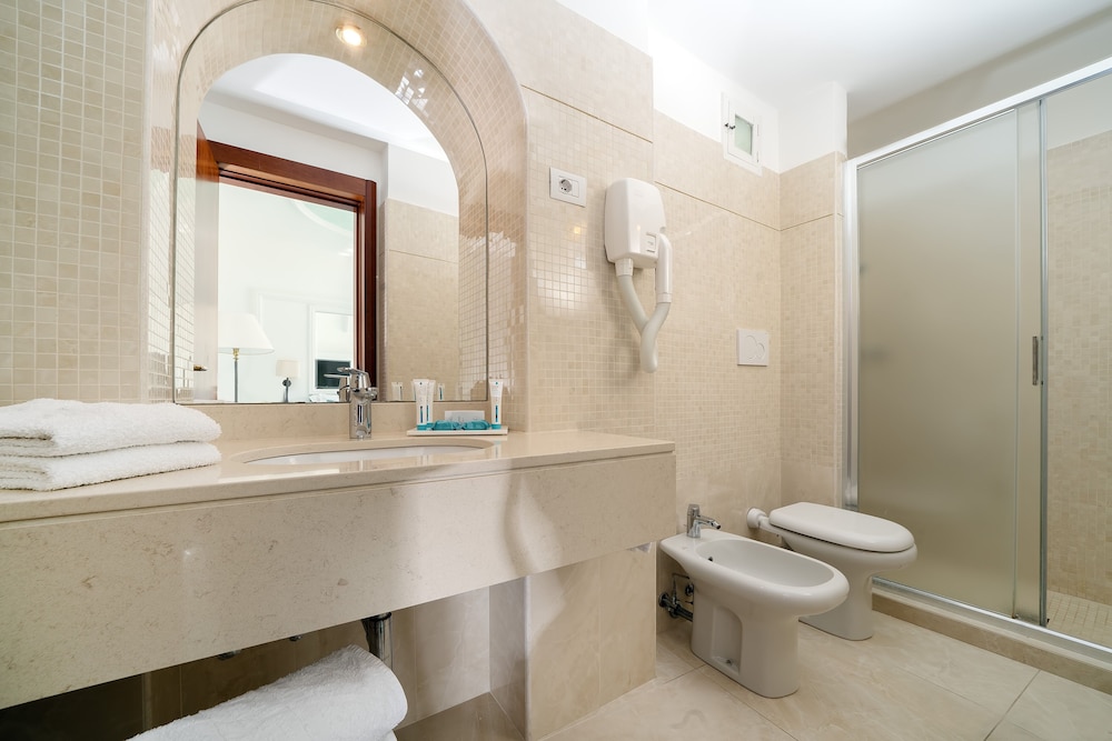 Junior Suite, Balcony, Sea View - Photo 13