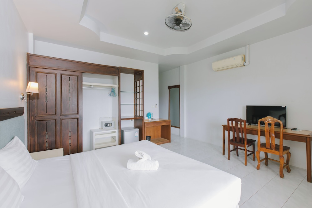 Large Double Room - Photo 2