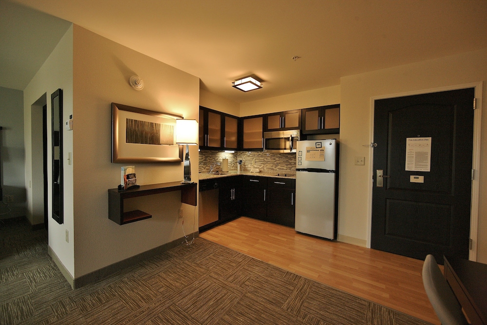 Studio Suite, 1 Queen Bed, Accessible, Non Smoking (Kitchen, Accessible Bathtub) - Photo 3