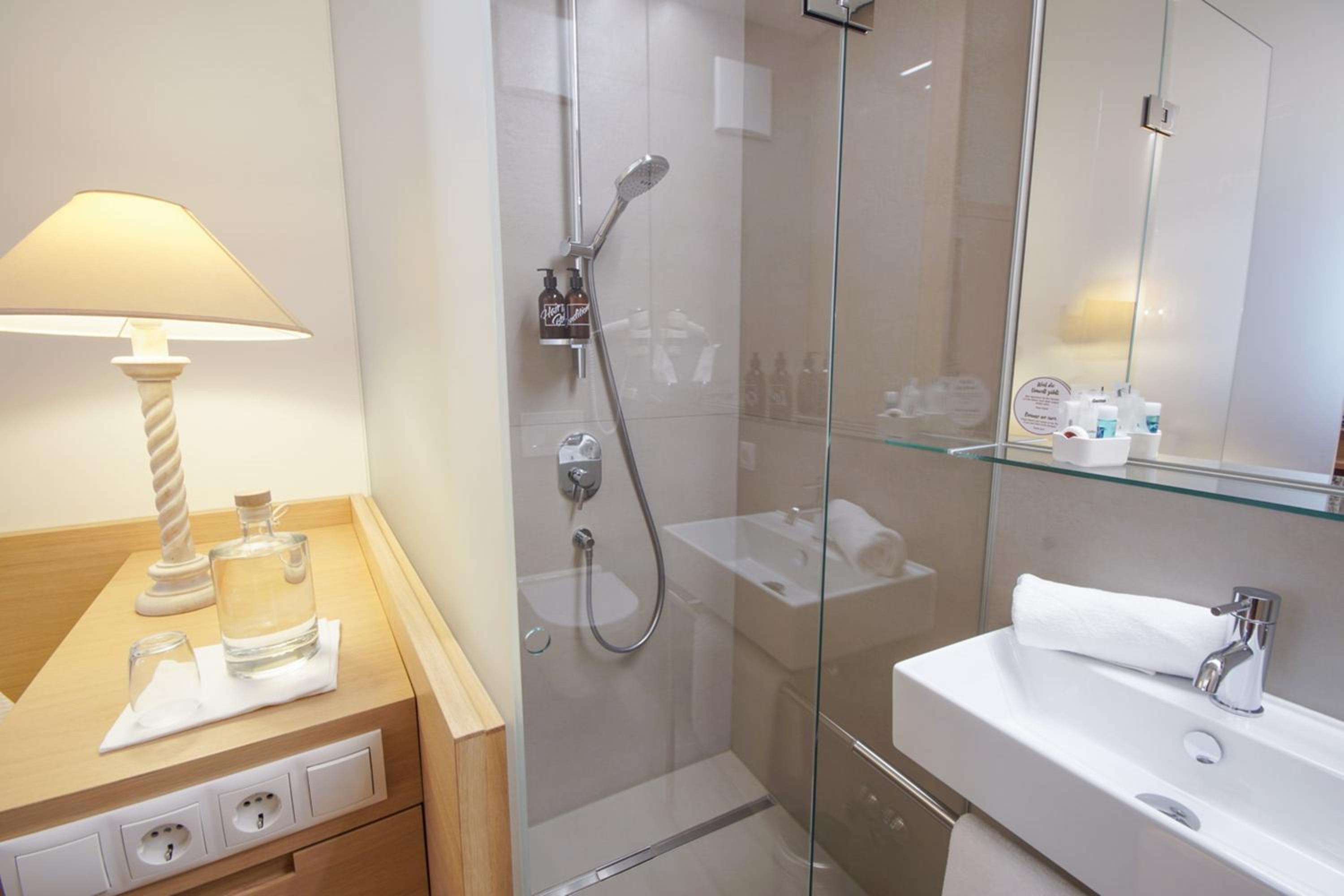 Small Single Room photo 3