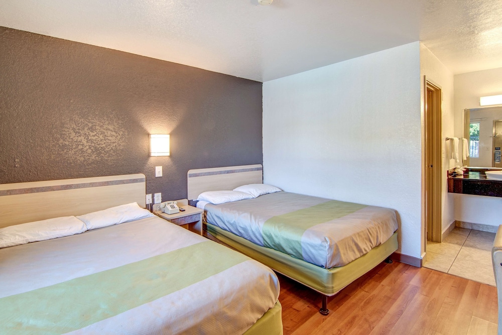 Deluxe Room, 2 Double Beds, Smoking, Kitchenette photo 2