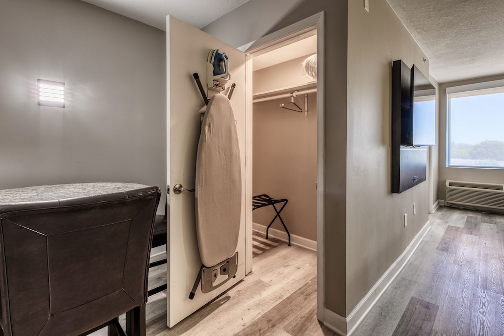 Grand Studio Suite, Multiple Beds, Non Smoking, Refrigerator & Microwave photo 2