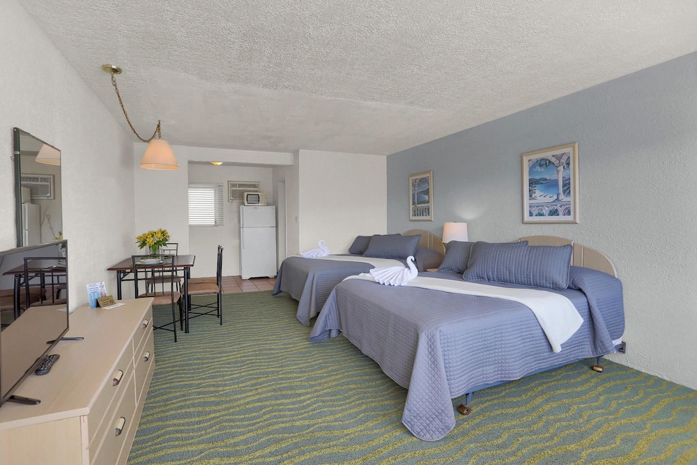 Deluxe Room, 2 Queen Beds, Kitchenette photo 2
