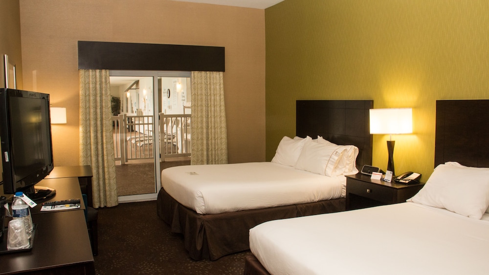 Suite, Multiple Beds - Photo 3