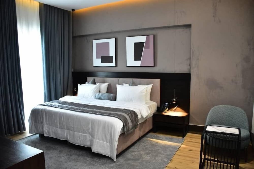 Business Suite, Balcony, City View photo 1