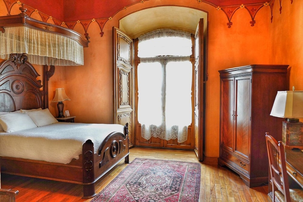 Royal Studio Suite, 1 King Bed - Photo 4