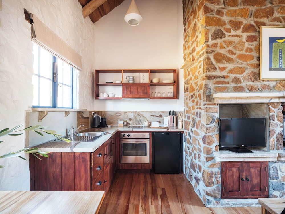 Waterfront Studio Cottage photo 2