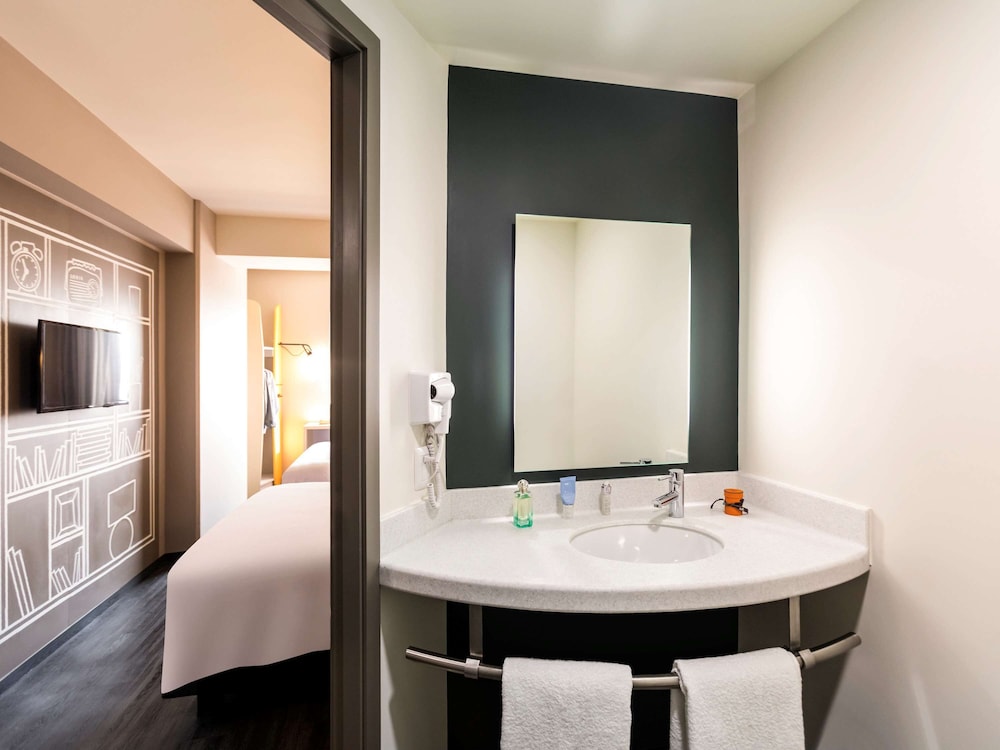 Standard Room, 1 Queen Bed