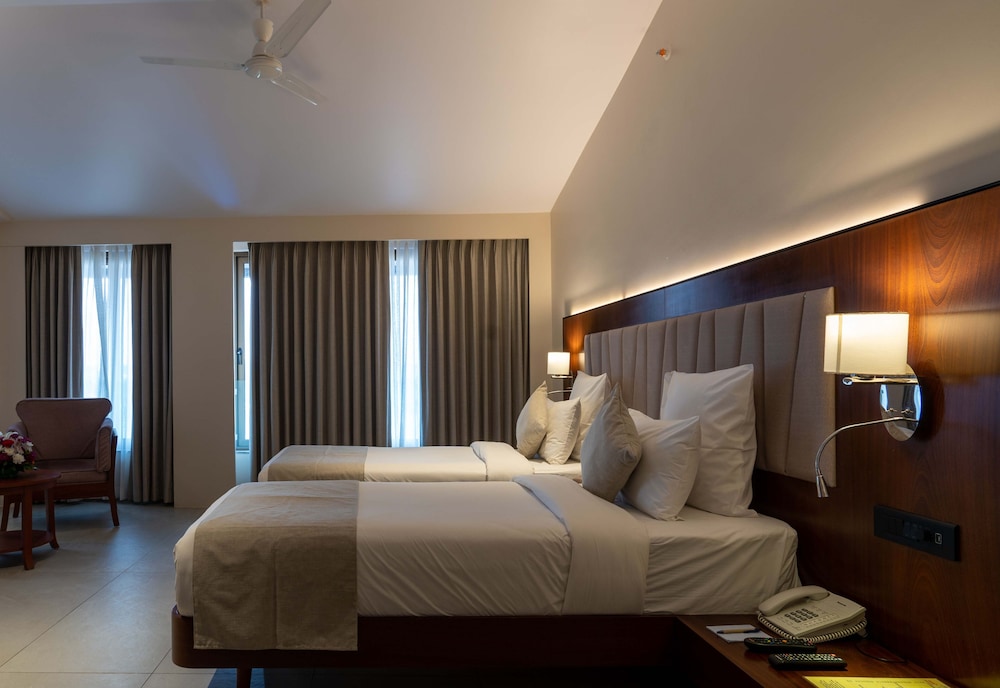 Suite - Photo 1