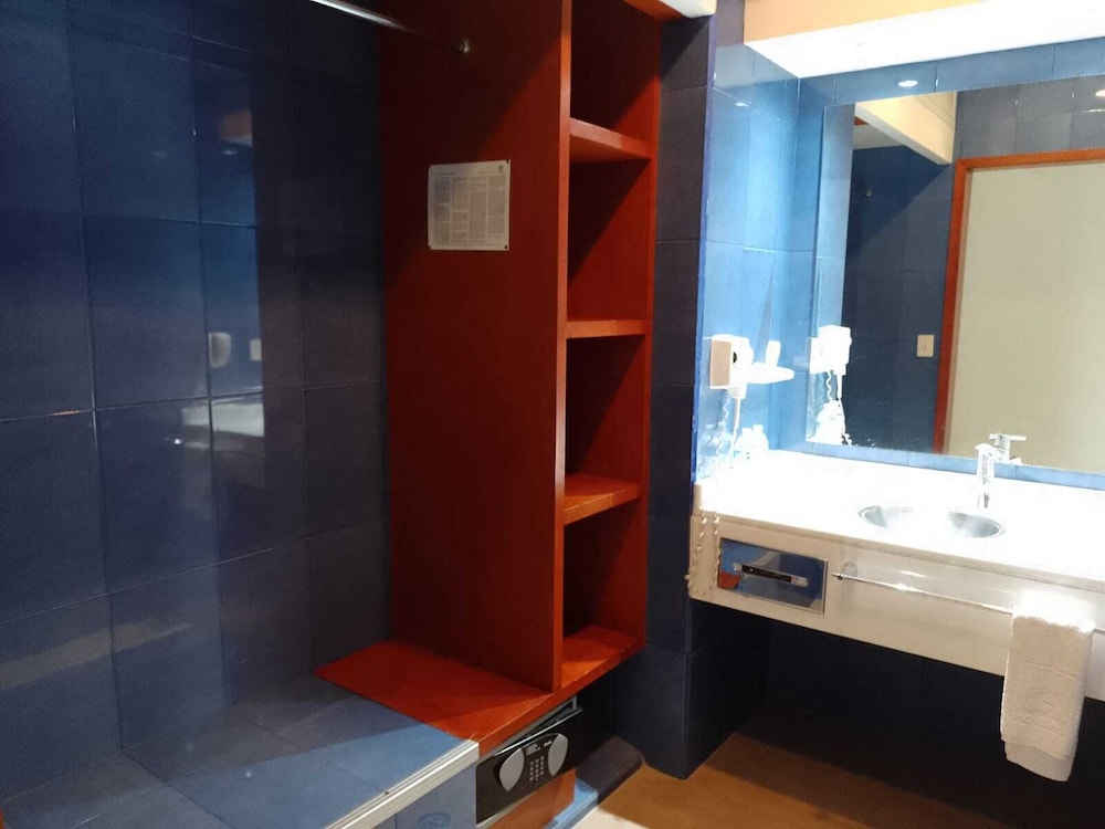 Standard Room - Photo 10