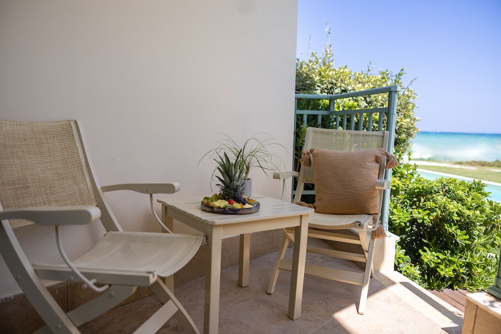 Double Room, Sea View (Sharing Pool - AD) - Photo 4