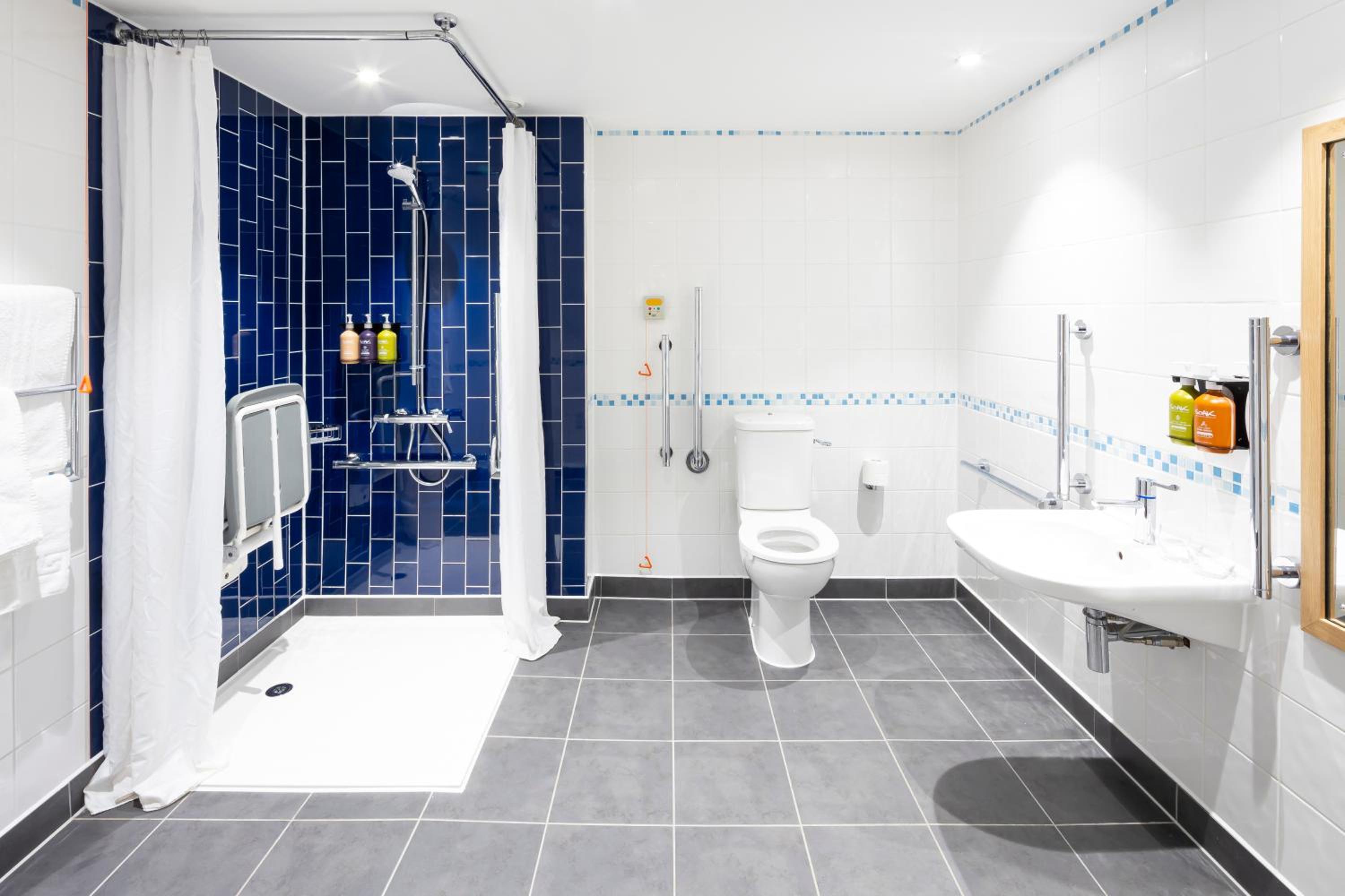 Standard Room with Two Single Beds - Accessible - Photo 4