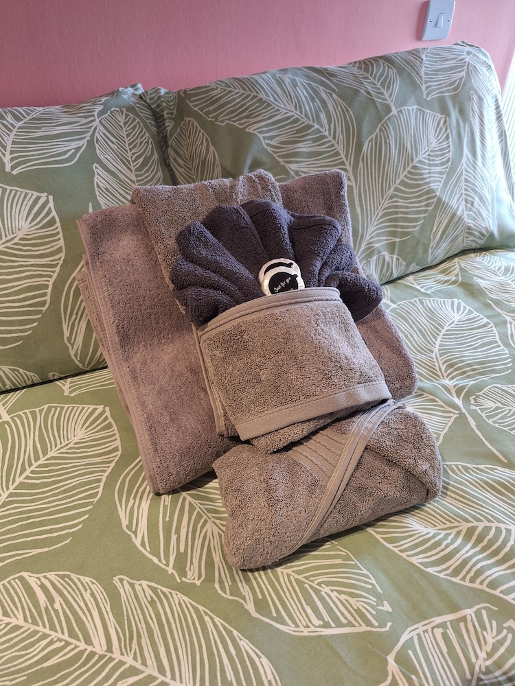 Room-comfortable Guest Room With a Bath, Photo 12