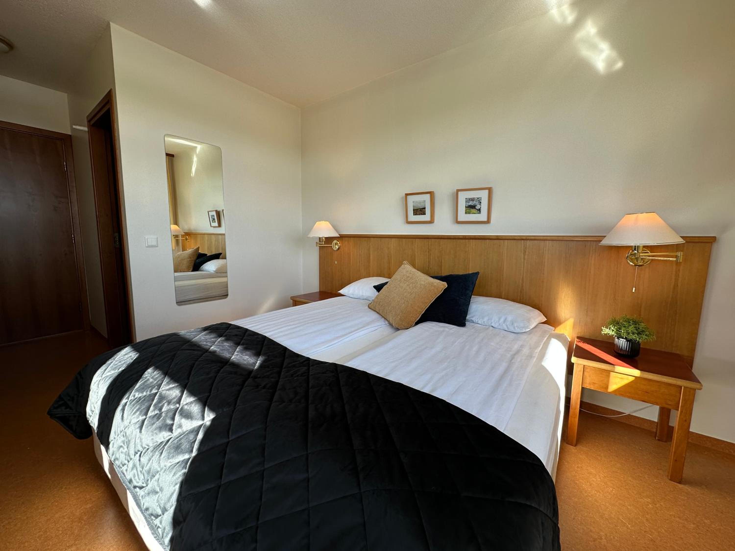 Double or Twin Room with Private Bathroom photo 3