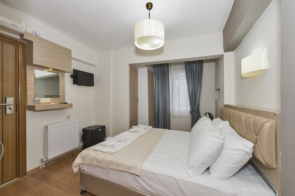 Standard Double or Twin Room photo 1