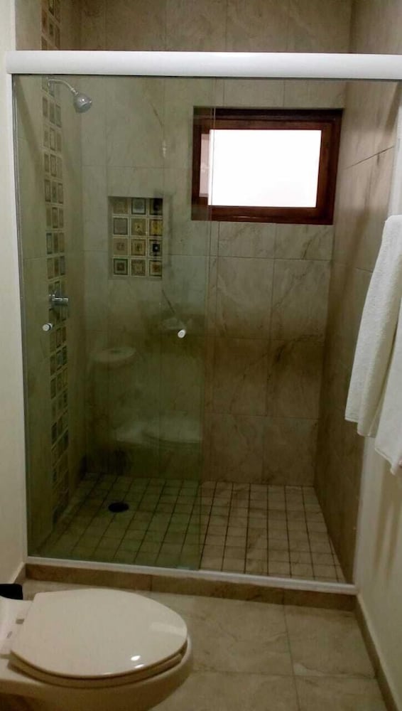 Deluxe Triple Room, Multiple Beds, Ensuite photo 2