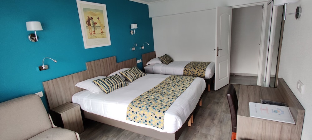 Superior Triple Room, Bathtub, Sea View