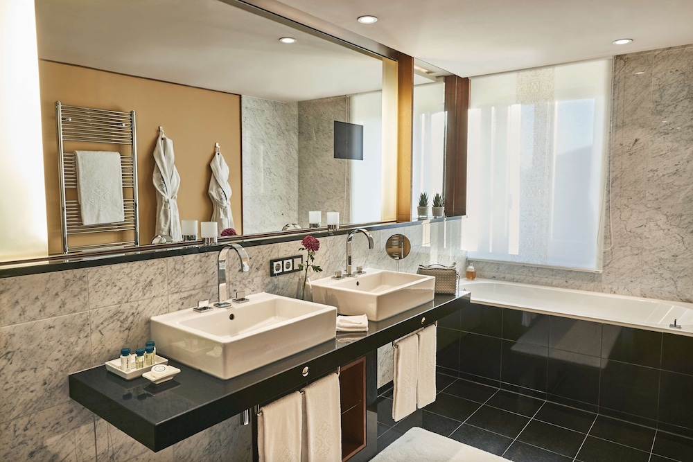 Deluxe Suite - Photo 7