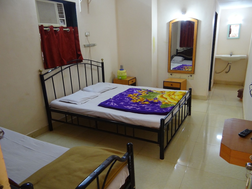 A/C Deluxe Room