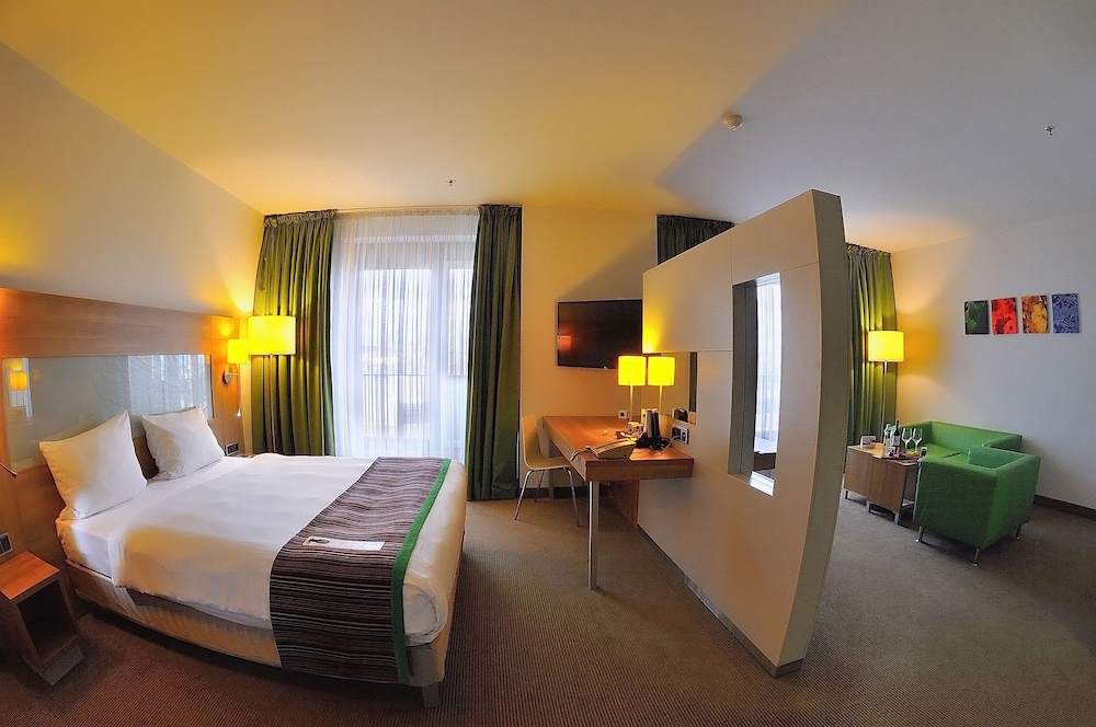 Room, 1 King Bed, Non Smoking (Efficiency) - Photo 6