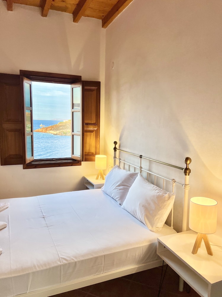 Studio Suite, Sea View, Corner photo 1