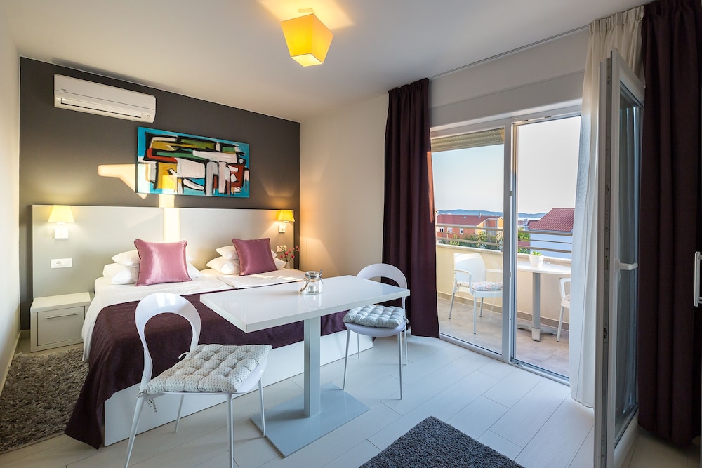 Standard Double Room, 1 King Bed photo 1