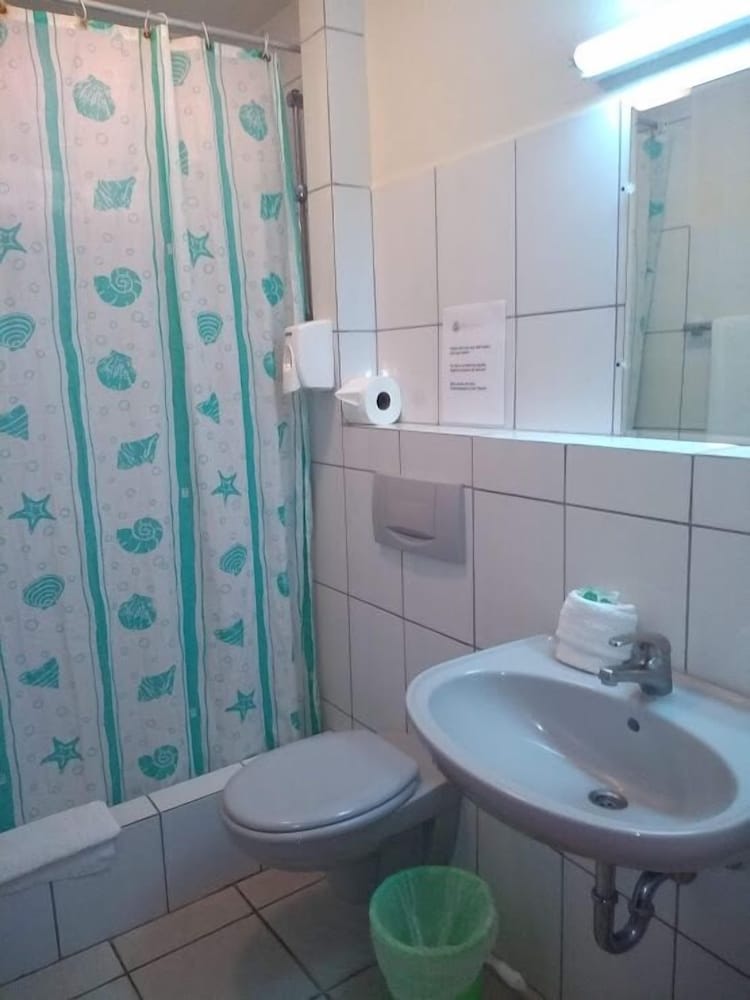 Standard Room, 2 Double Beds, Garden View photo 2