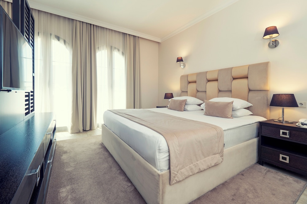 Deluxe Double Room, City View