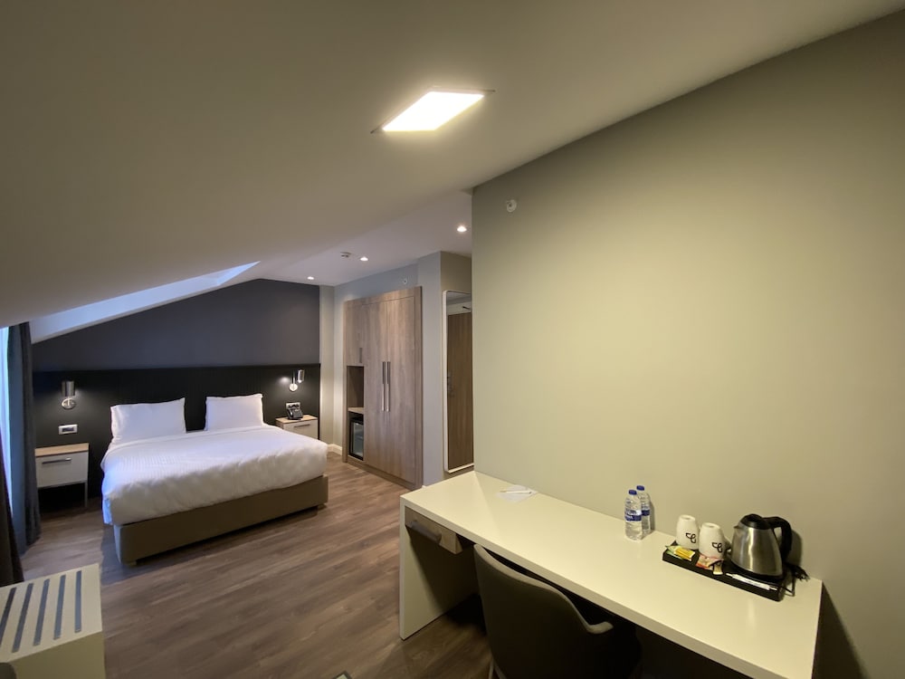 Roof Floor Suit With Balcony Room photo 3