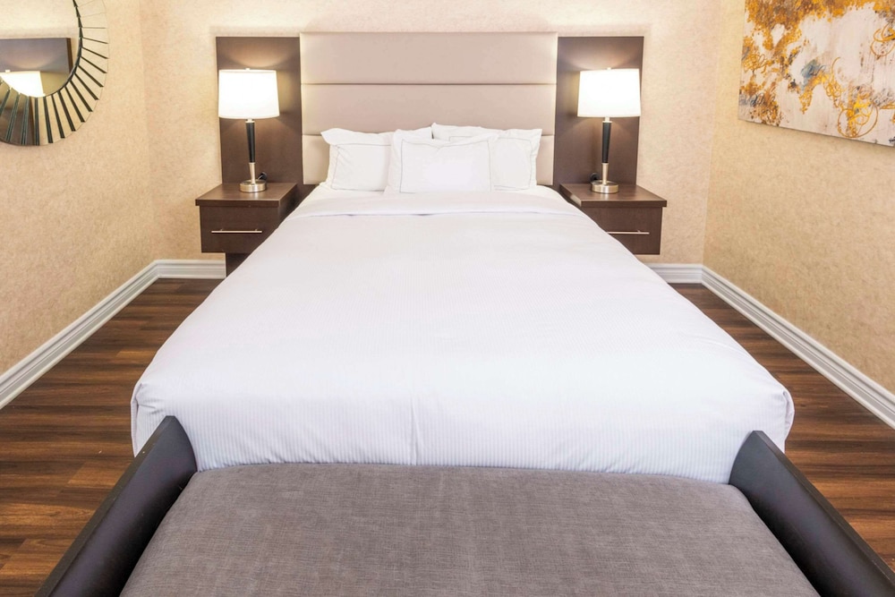 Suite, 2 Queen Beds, Non Smoking (Upgrade) - Photo 6