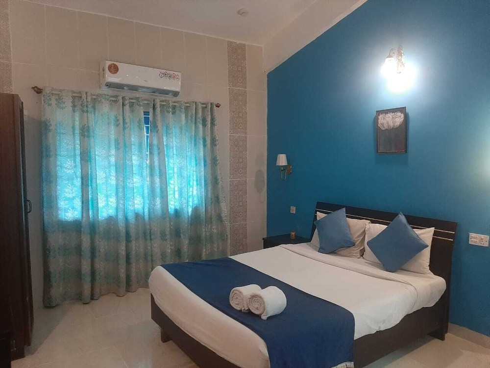 Suite, 1 King Bed - Photo 2