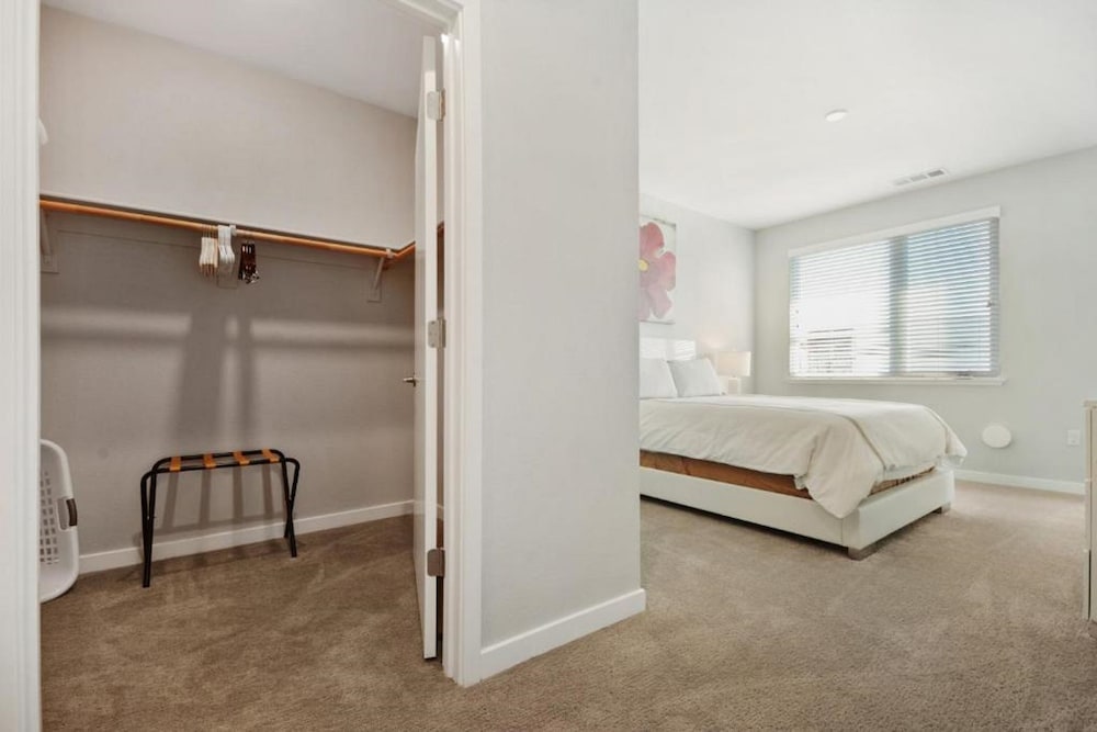 Luxury Condo, 2 Bedrooms photo 2