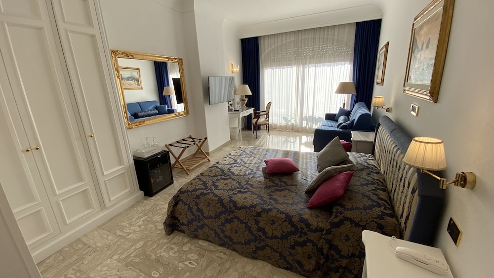 Junior Suite, Pool View - Photo 1