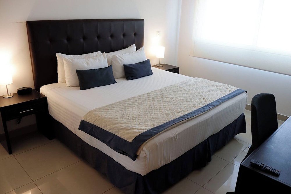 Standard Room, 1 King Bed - Photo 4