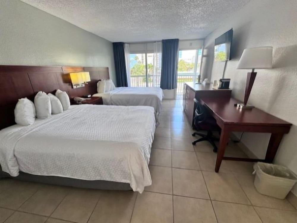 Standard Double Room, 2 Queen Beds - Photo 2