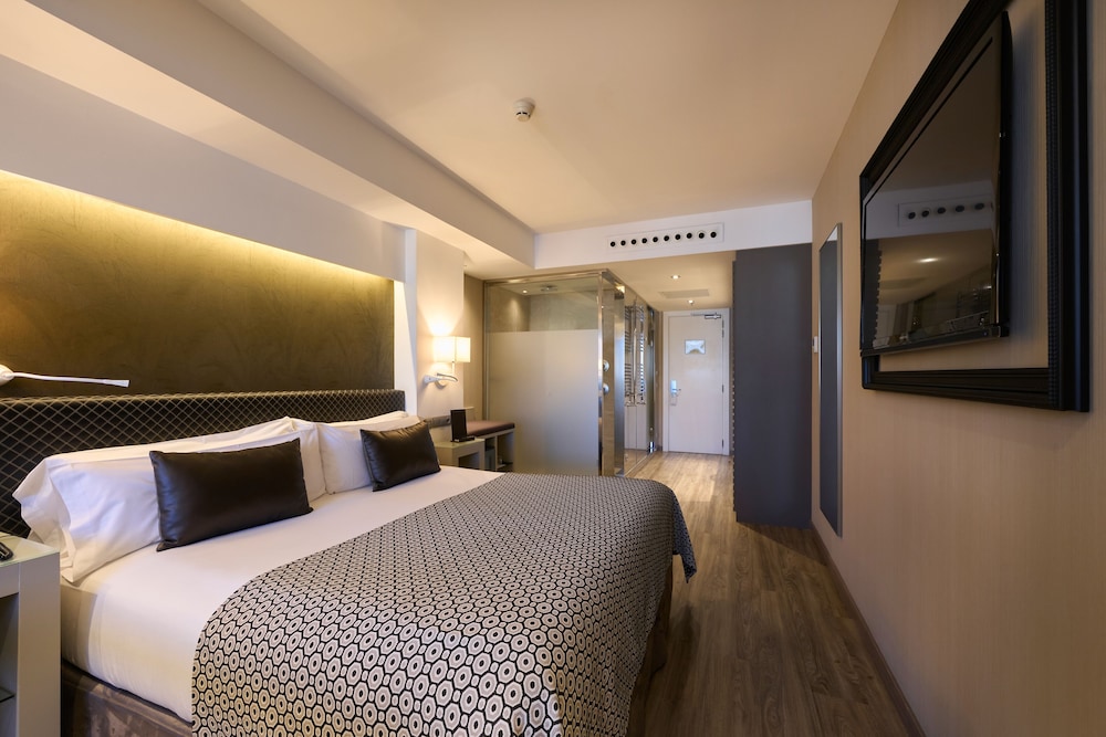 Junior Suite (2 Adults and 1 Child) photo 2