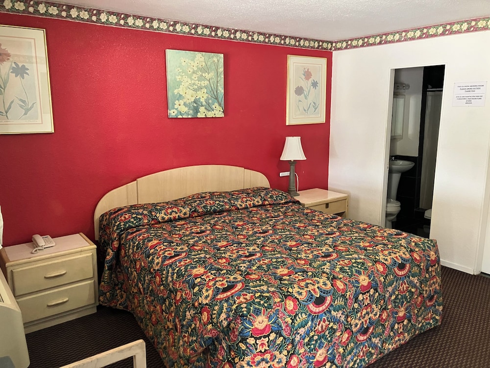 Standard Room, 1 King Bed