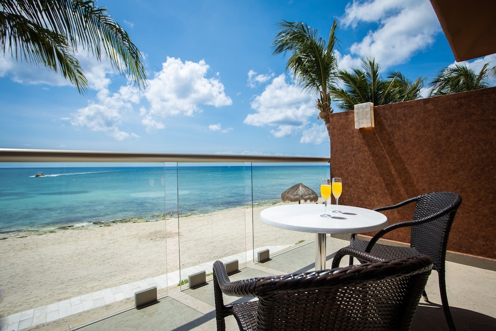 Preferred Club Junior Suite Ocean Front King